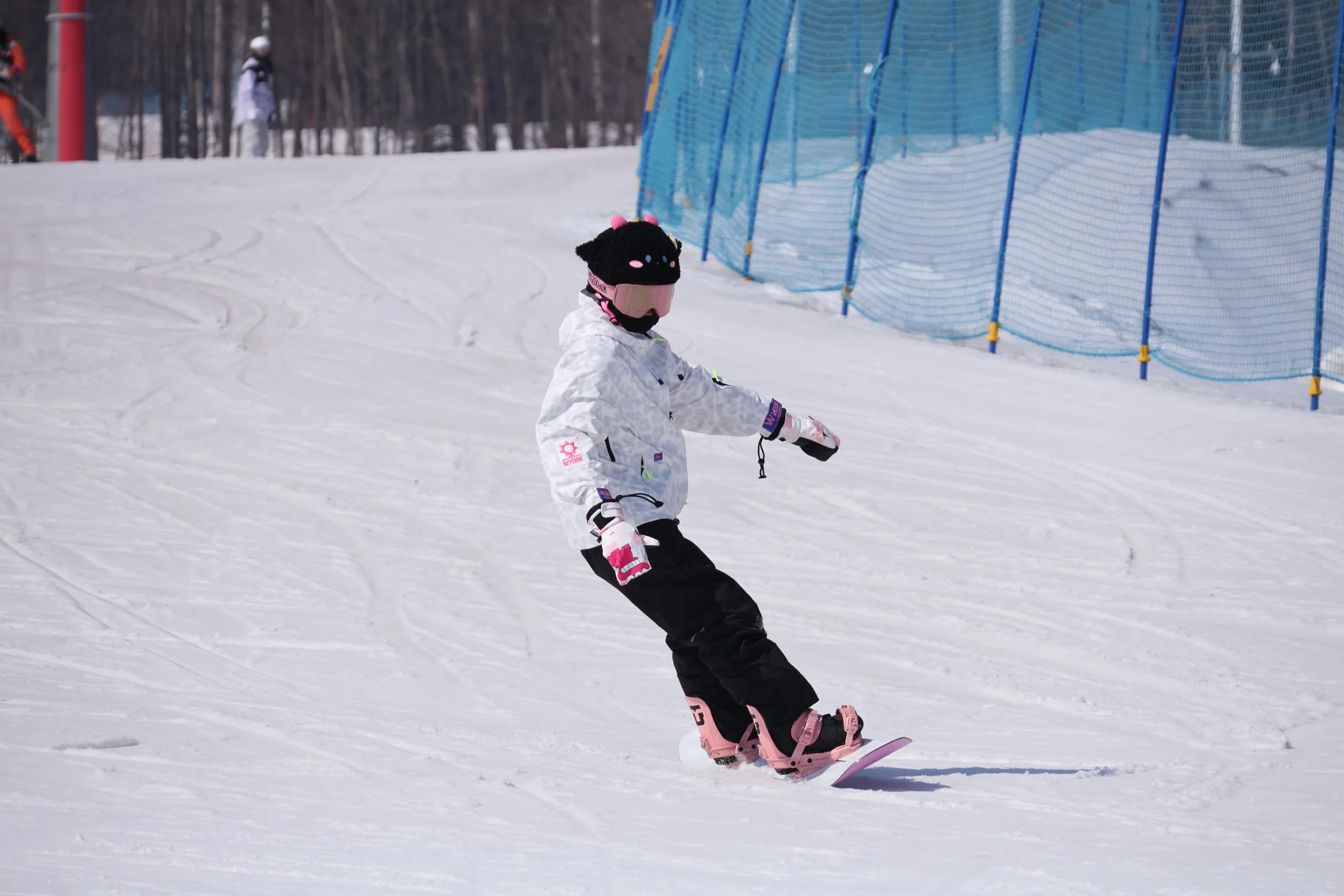 Skiing & snowboarding